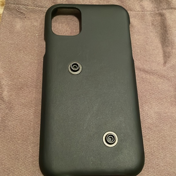 Bottega Venetia I phone 10 case with belt loop. - Picture 5 of 8